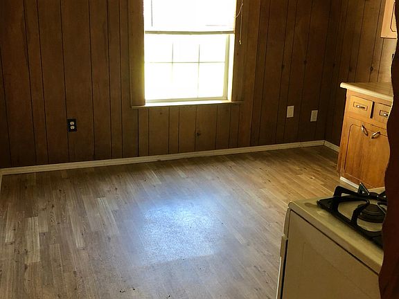 4th image of 3921 Thomas Dr