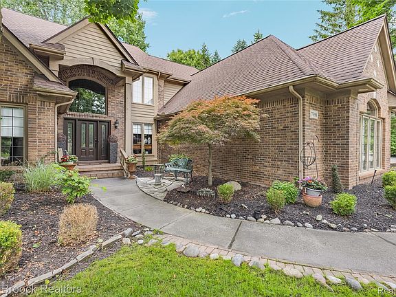 5th image of 7398 Autumn Hill Dr