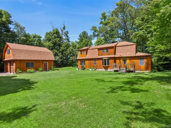 17 Hillside Road, Greenwood Lake, NY 10925
