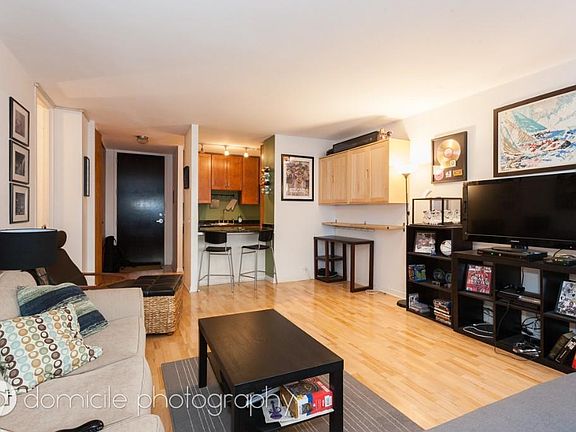 2nd image of 535 N Michigan Ave Lbby 4