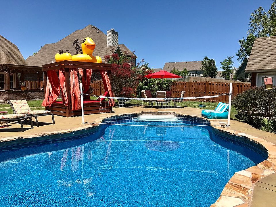 2nd image of 703 S Brookside Ct