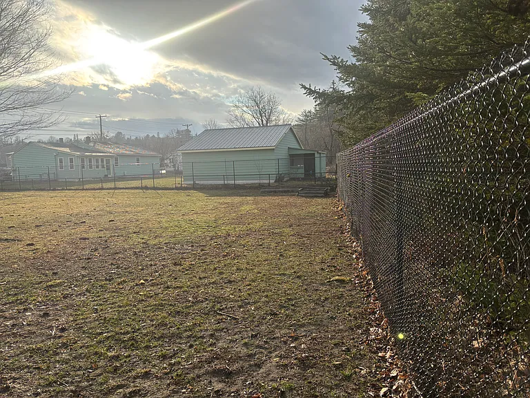 411 Concord Ave — Photo 11