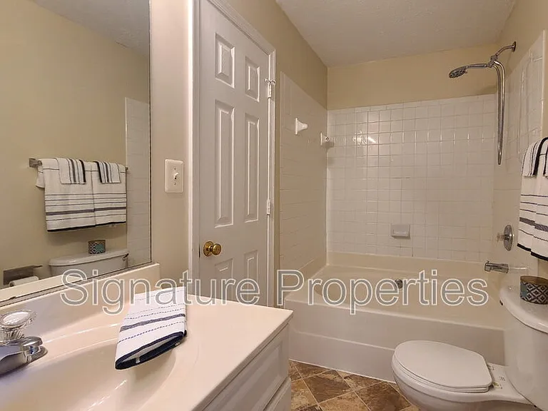 106 Regina Ln — Photo 19