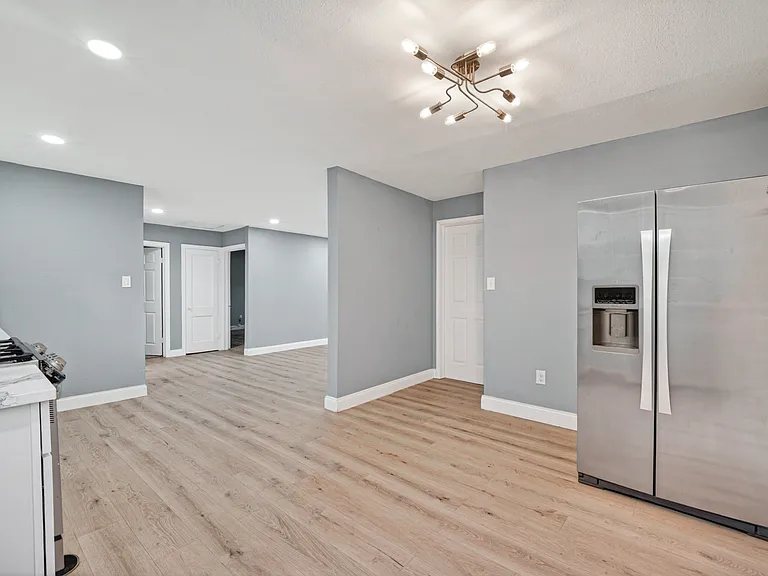502 Azalea Dr — Photo 7