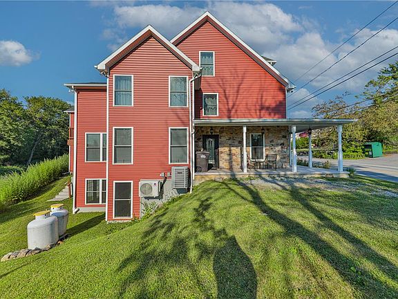 4th image of 3823 Huckleberry Rd