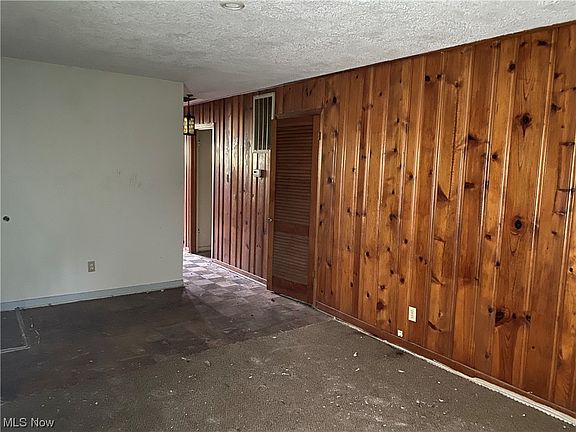 5th image of 3525 Desoto Ave