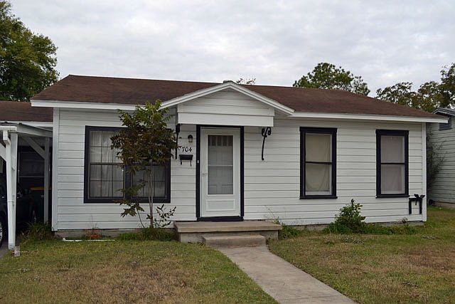 1st image of 704 Buena Vista Ave