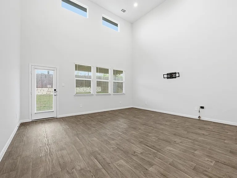 129 Briggs Ln — Photo 10