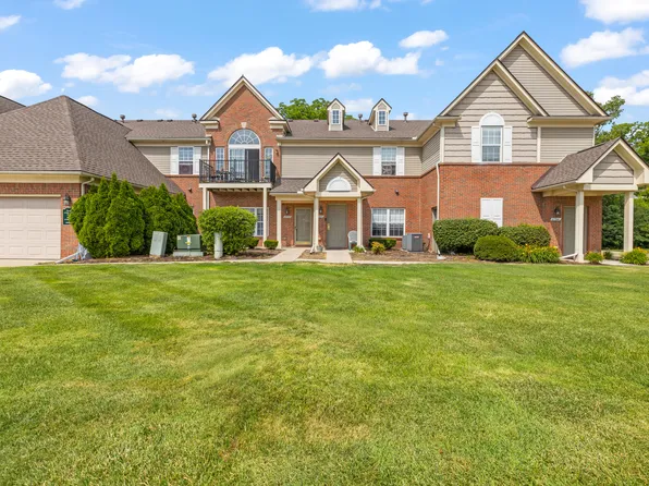 27333 Hidden Oaks Dr, Brownstown, MI 48183