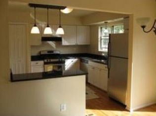 3290 Tayloe Ct, Herndon, VA 20171