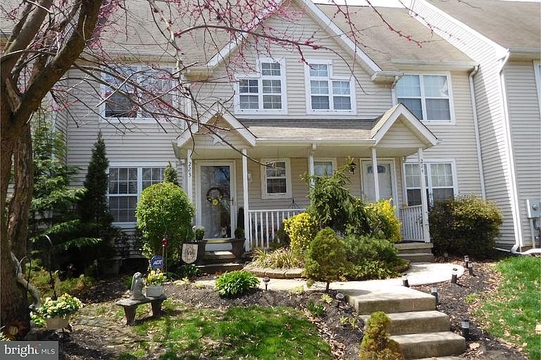 1st image of 223 River Ct
