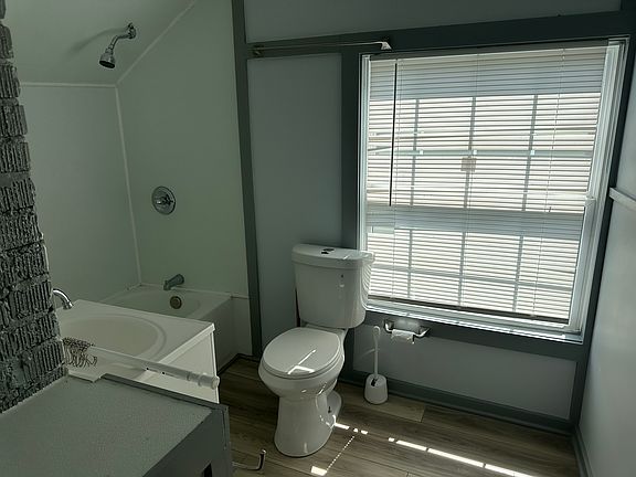 5th image of 514 E Trinity Ln