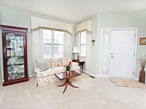3rd image of 387 Longfield Ln