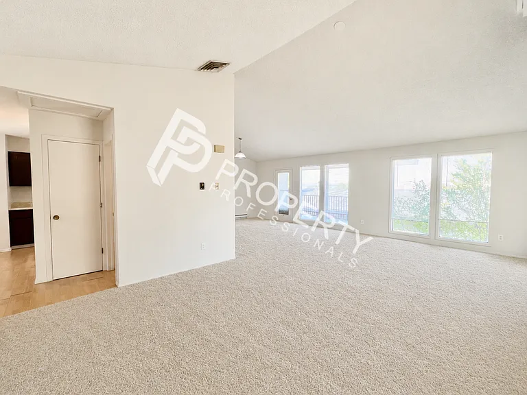 431 E 5th St — Photo 1
