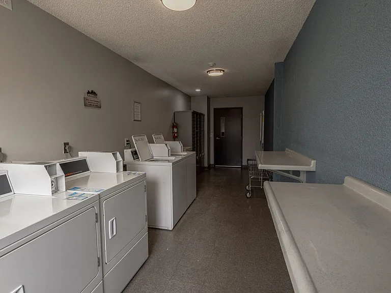 Pointe Apartments — Photo 16