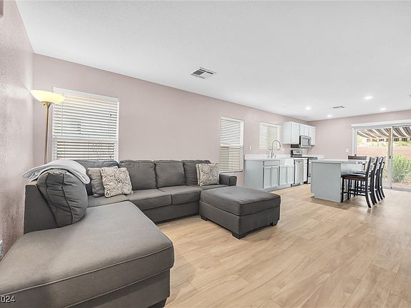 5th image of 499 Warminster Ave