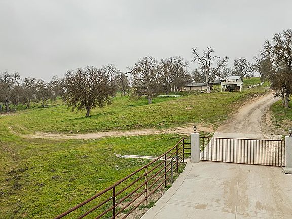 3rd image of 10562 Millerton Rd