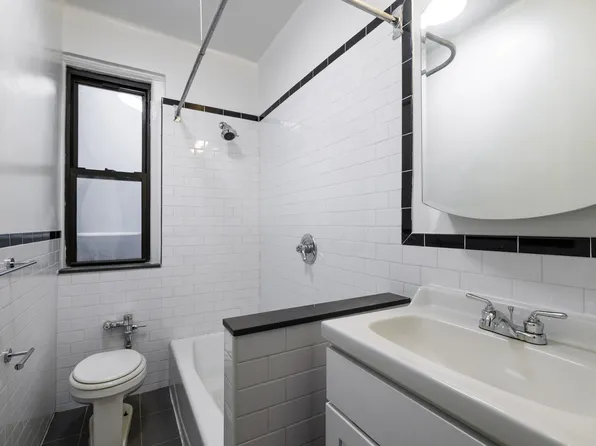 225 West 12th Street image 4 of 6