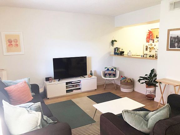 2nd image of 2209 Lawnmont Ave #305