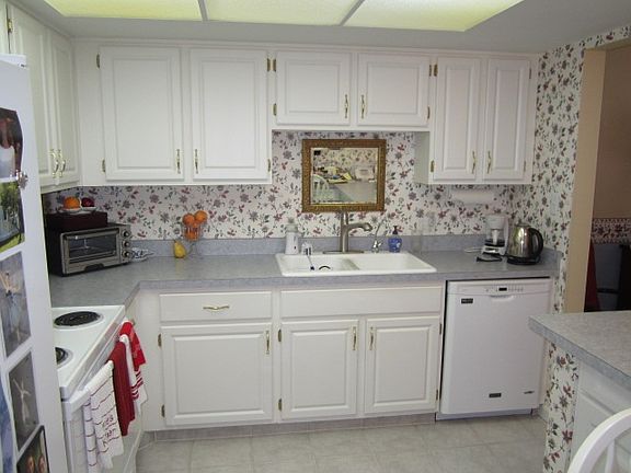3rd image of 1077 Greenleaf Blvd APT 115