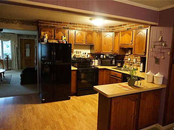 3rd image of 235 Belmont Ct W