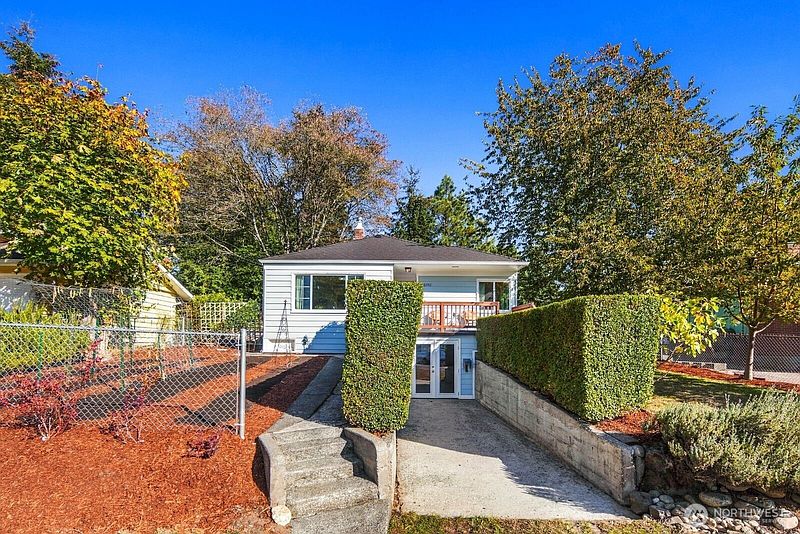 4th image of 10032 11th Avenue SW