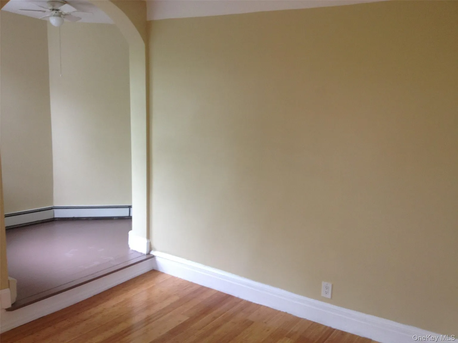 3 bed, 1.0 bath, 8636 sqft, $2,300 — Photo 4