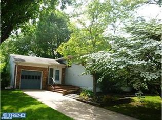 512 Cambridge Dr, Mount Laurel, NJ 08054