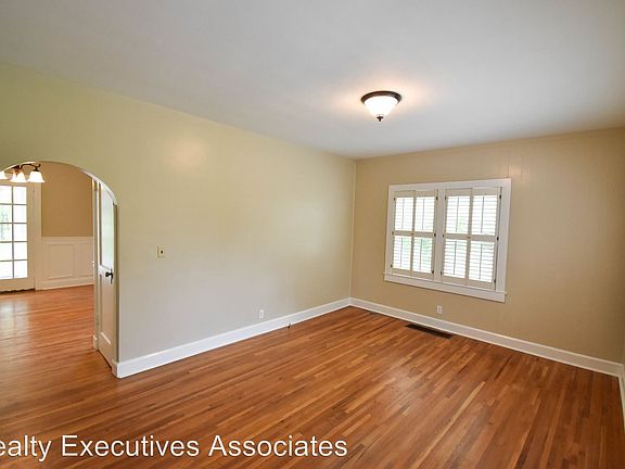 5th image of 2111 Old Knoxville Pike