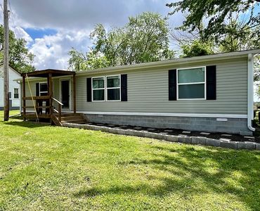 405 E Section Line Rd, Wayne City, IL, 62895