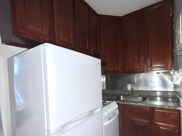 371 Columbia Street image 5 of 7