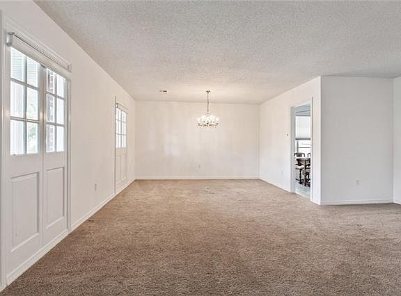 3rd image of 20 Yosemite Dr