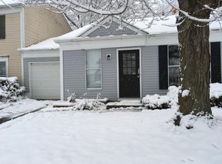 330 Golf Ln, Algonquin, IL 60102