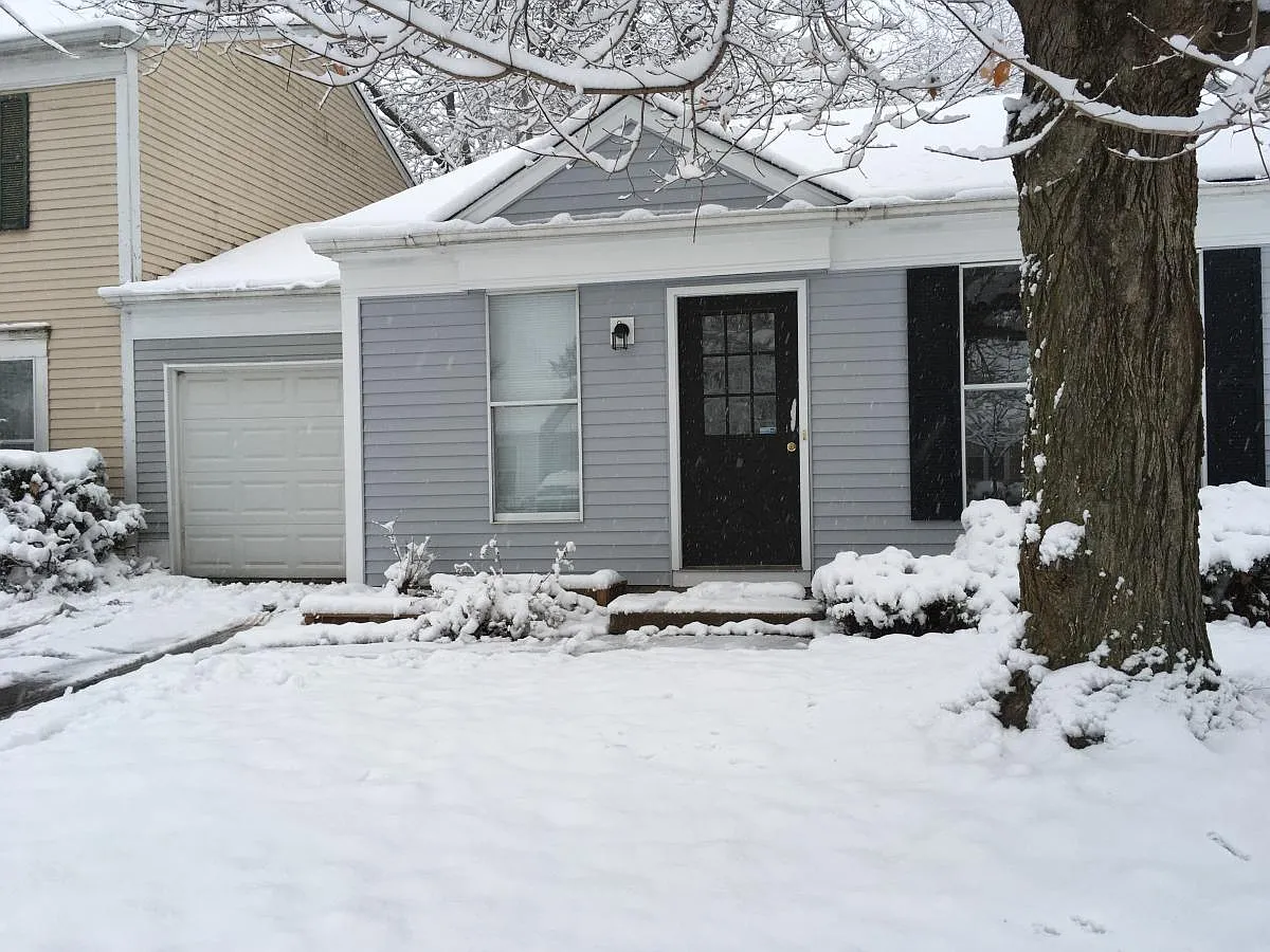 330 Golf Ln photo 1