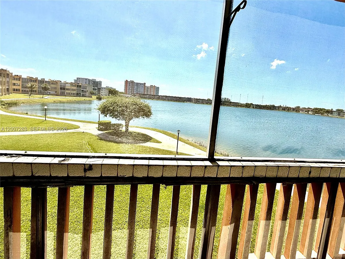 Building Photo - 1591 NE Miami Gardens Dr #205