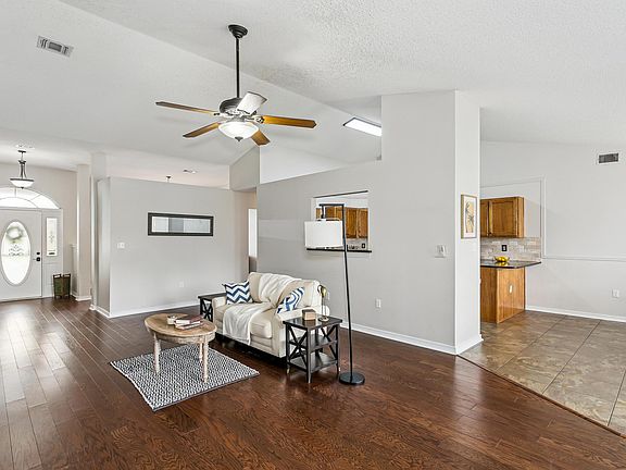 4th image of 2298 Heritage Cir