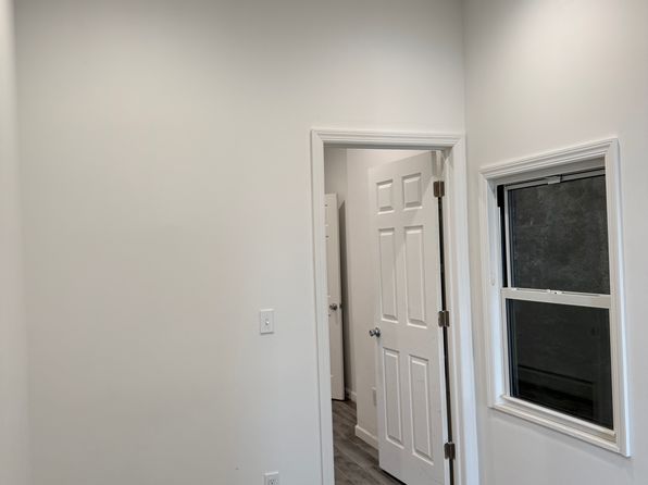 559 Hudson Ave #3R