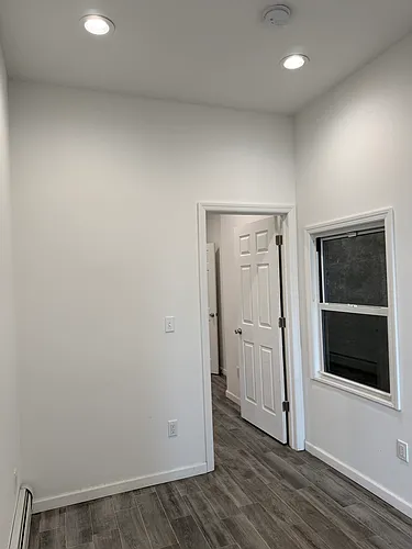 559 Hudson Ave #3R Photo 1