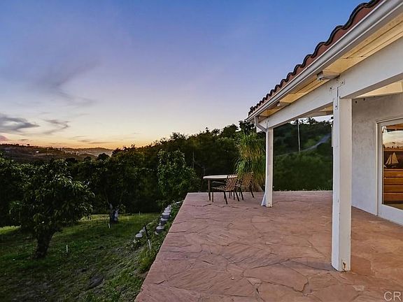 3rd image of 2073 Willow Glen Rd