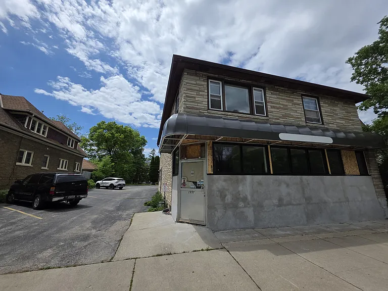 2857 S Howell Ave — Photo 6