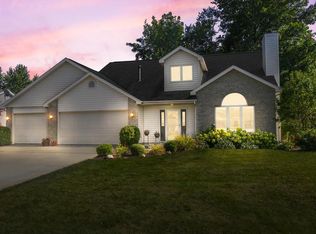 10235 Lake Sebago Dr, Fort Wayne, IN 46804