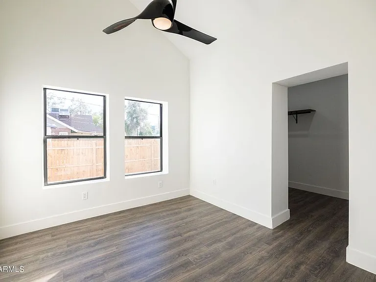 326 N 17th Dr — Photo 104