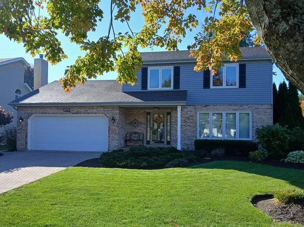 2049 Bunker Cir, Naperville, IL 60563