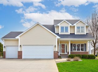 7898 Aspen Dr, West Des Moines, IA 50266