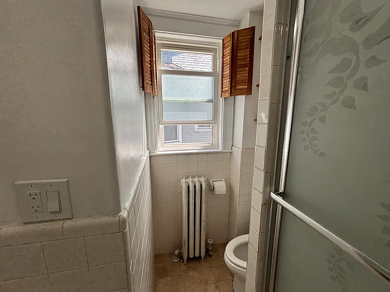 418 Essex St #2 — Photo 24