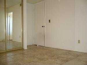 3rd image of 5607 W Windsor Ave