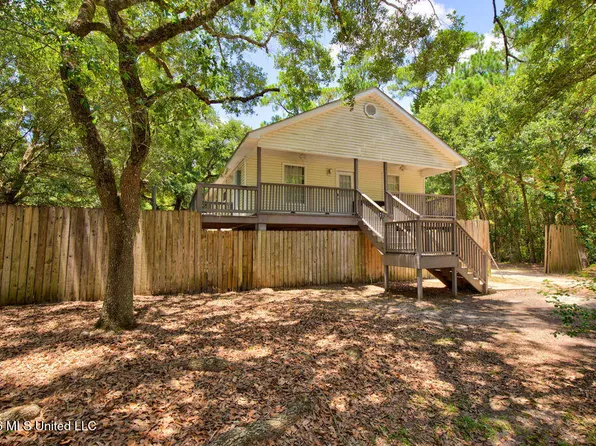 583 Henderson Ave, Pass Christian, MS 39571
