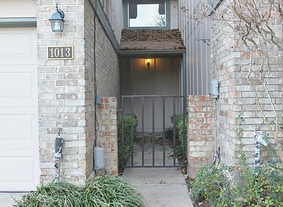 2nd image of 1013 Solano Dr