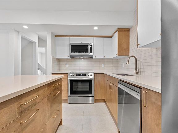 3rd image of 6223 N 31st Ave NW #411