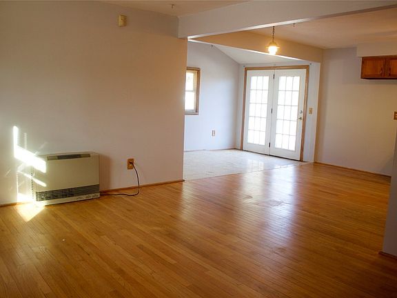 4th image of 932 Oak Hill Ave